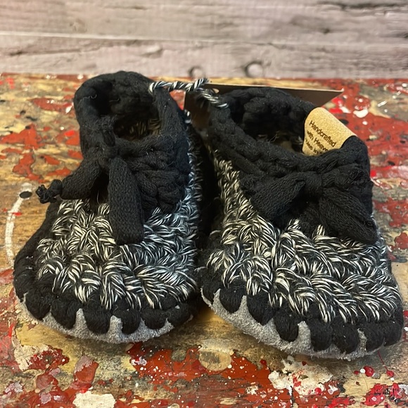 Josiah and Co. Black and White Knit Baby Booties Size 0-6M - Picture 8 of 14